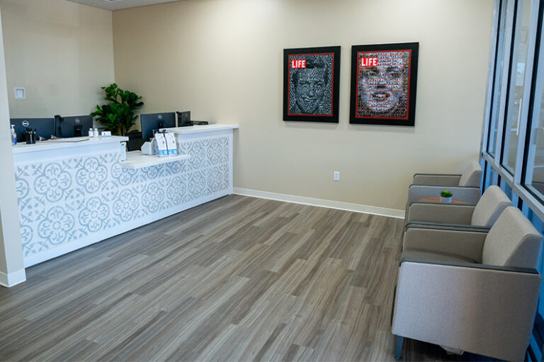 A look at the front desk greeting those who are looking for doctors in Valrico, FL.
